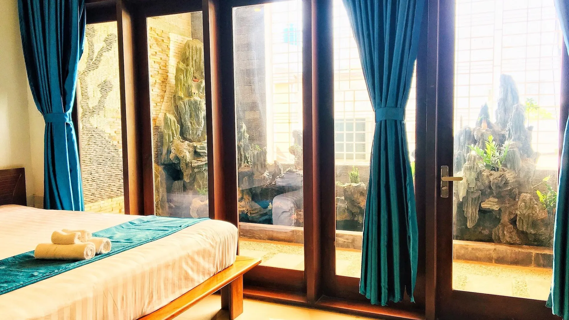Whale Ocean View Hotel Da Nang