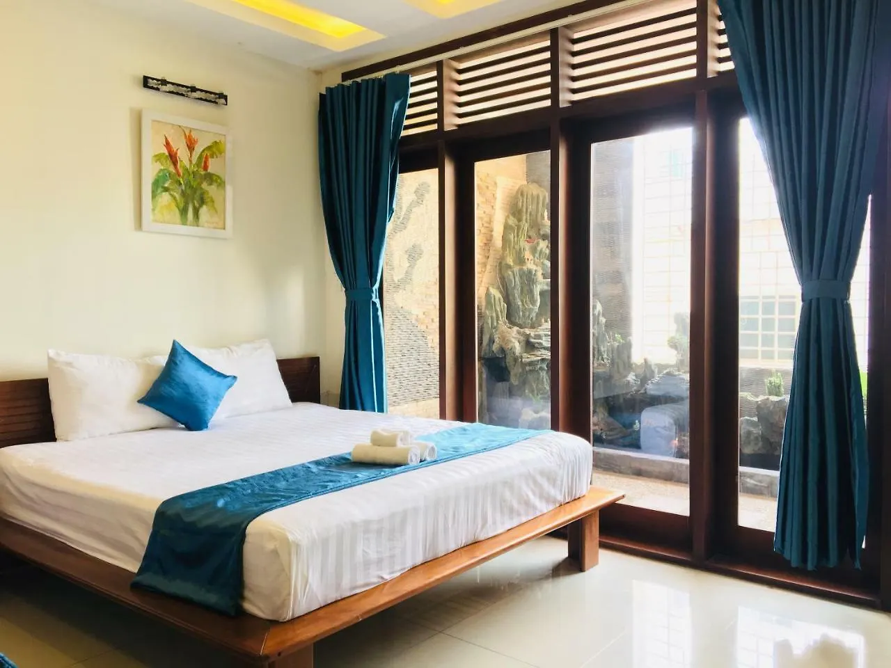 Whale Ocean View Hotel location